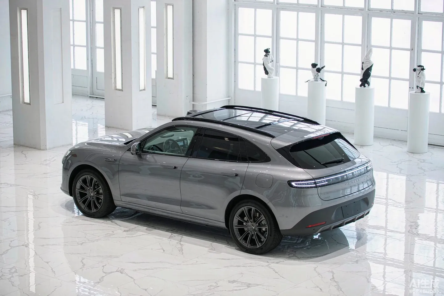 问界M5 智能中型SUV